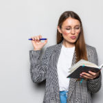 red flags red maleta